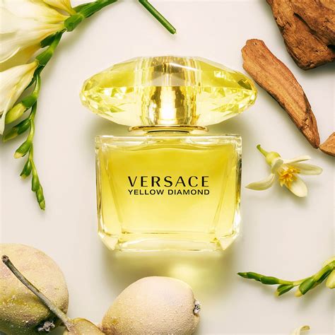 perfume versace mujer rosa|versace perfumes mujer yellow diamond.